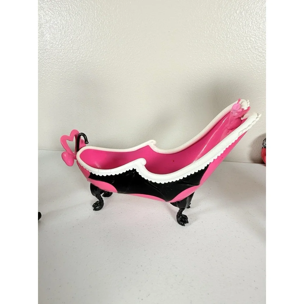 Monster High Mixed Doll Furniture Accessory Lot Beds Chairs Dolls Parts Clothes